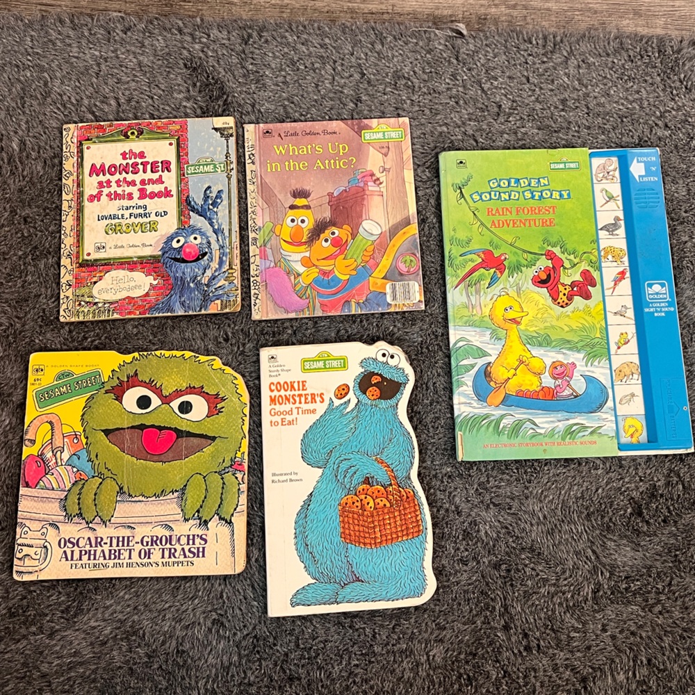 📙💛VTG SESAME street golden books